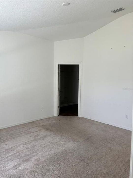 For Rent: $2,100 (4 beds, 2 baths, 2044 Square Feet)