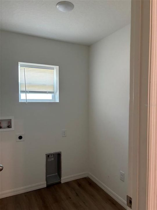 For Rent: $2,100 (4 beds, 2 baths, 2044 Square Feet)