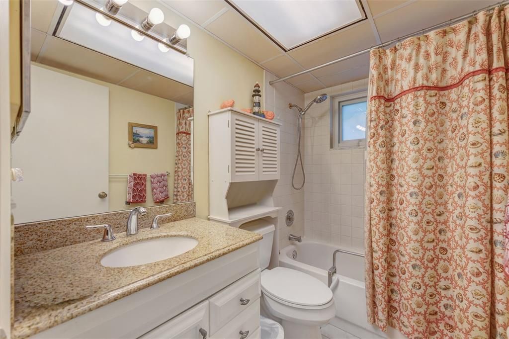 На продажу: $139,999 (2 спален, 2 ванн, 960 Квадратных фут)