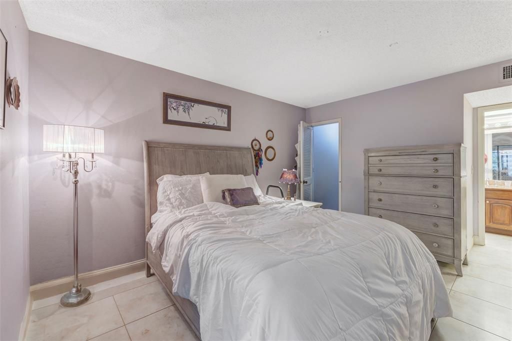 На продажу: $139,999 (2 спален, 2 ванн, 960 Квадратных фут)