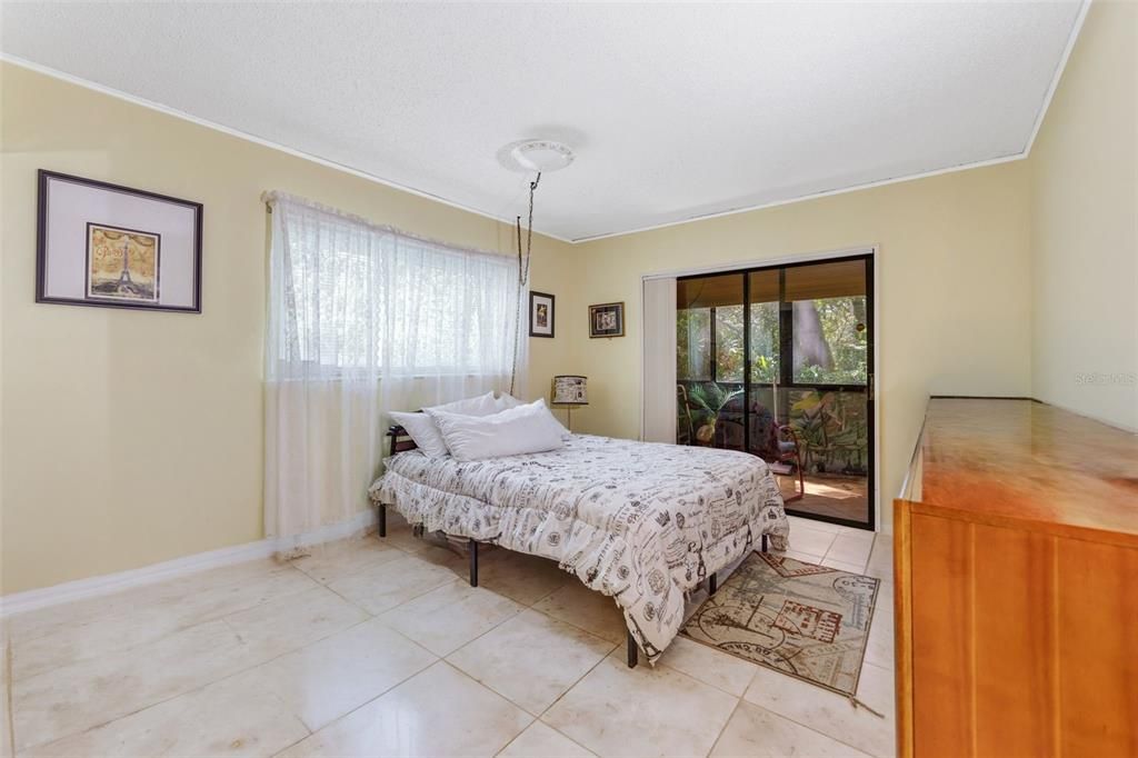 На продажу: $139,999 (2 спален, 2 ванн, 960 Квадратных фут)