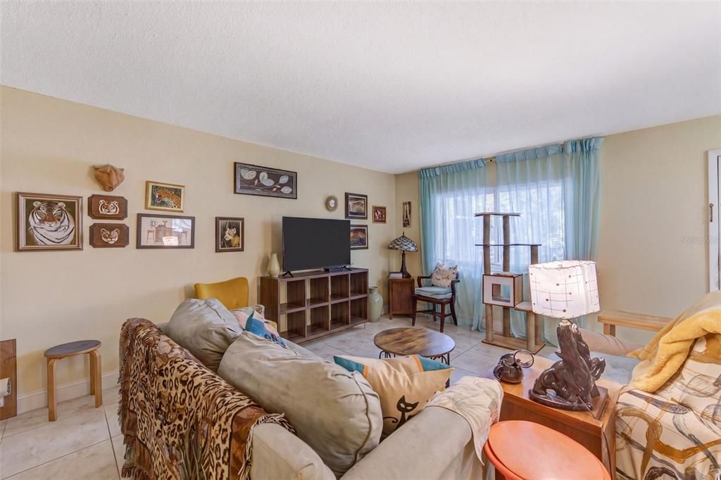 На продажу: $139,999 (2 спален, 2 ванн, 960 Квадратных фут)