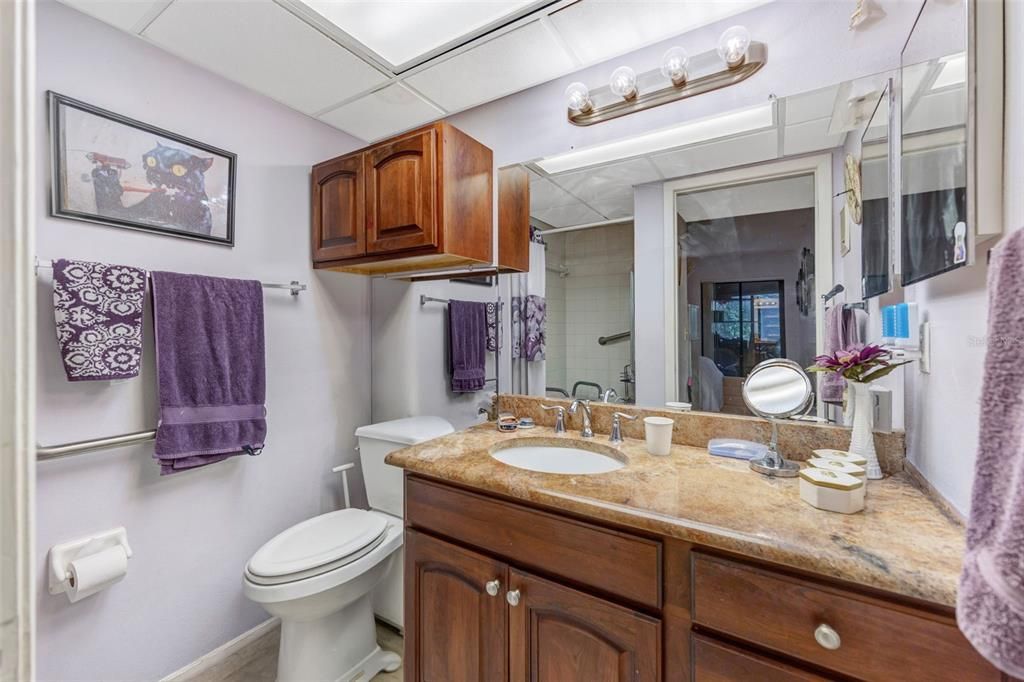 На продажу: $139,999 (2 спален, 2 ванн, 960 Квадратных фут)