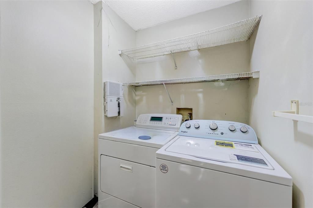 На продажу: $139,999 (2 спален, 2 ванн, 960 Квадратных фут)