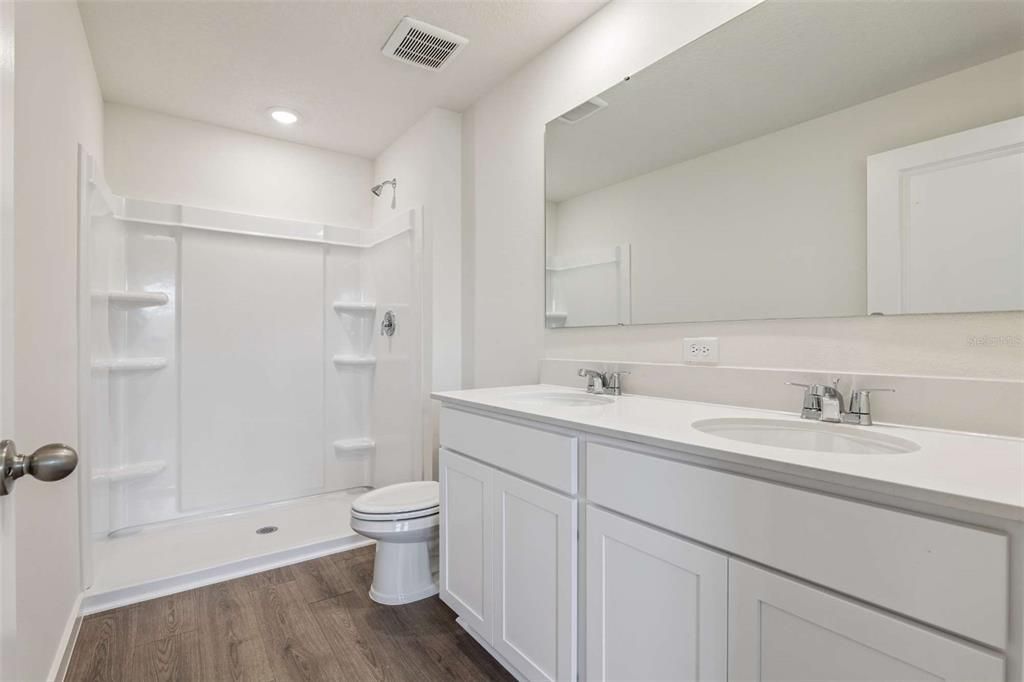 For Rent: $2,400 (3 beds, 2 baths, 1758 Square Feet)