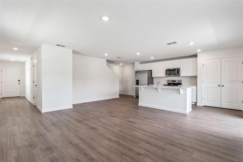 For Rent: $2,400 (3 beds, 2 baths, 1758 Square Feet)