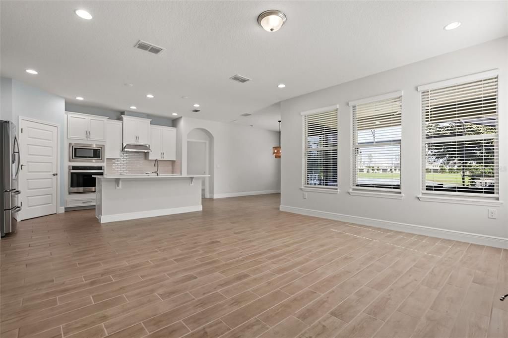 En Venta: $777,000 (4 camas, 3 baños, 2117 Pies cuadrados)