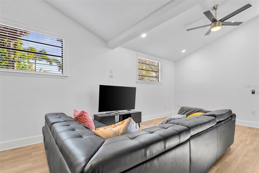 En Renta: $4,350 (3 camas, 2 baños, 1638 Pies cuadrados)