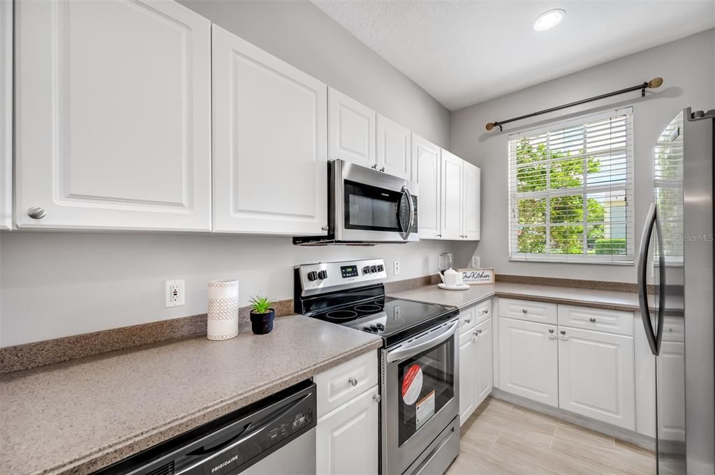 For Rent: $3,995 (3 beds, 2 baths, 1678 Square Feet)