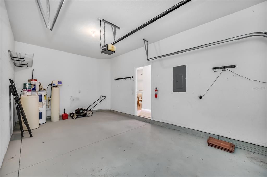 For Rent: $3,995 (3 beds, 2 baths, 1678 Square Feet)