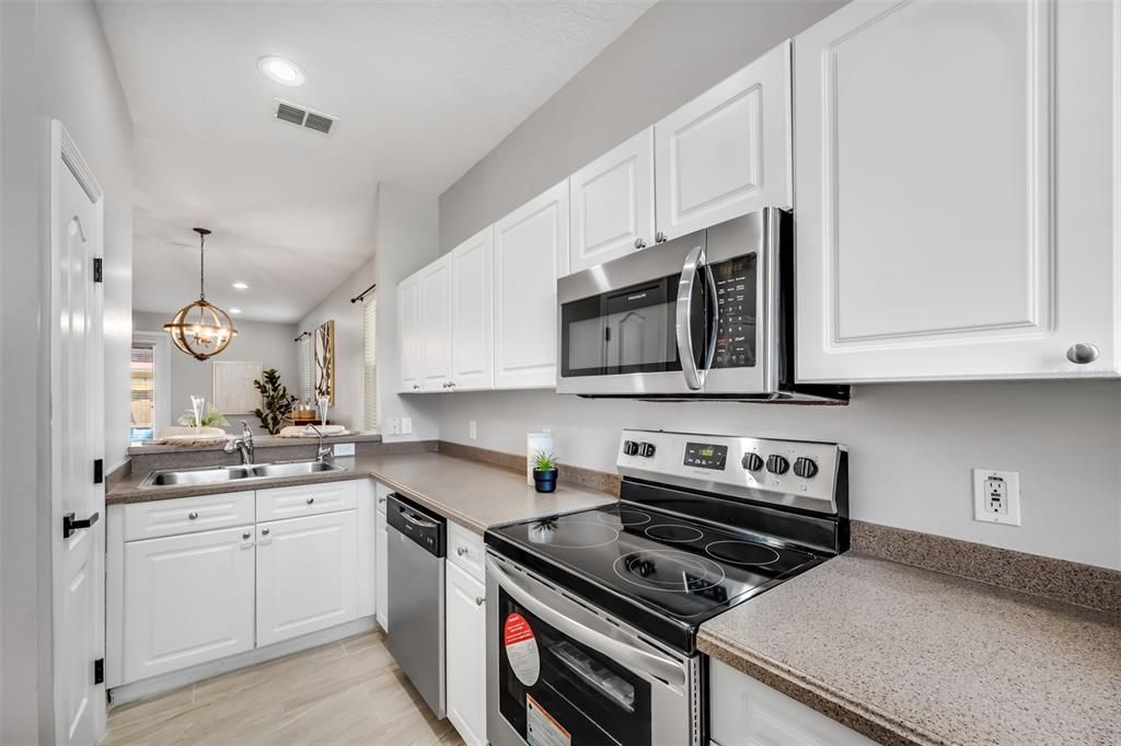 For Rent: $3,995 (3 beds, 2 baths, 1678 Square Feet)