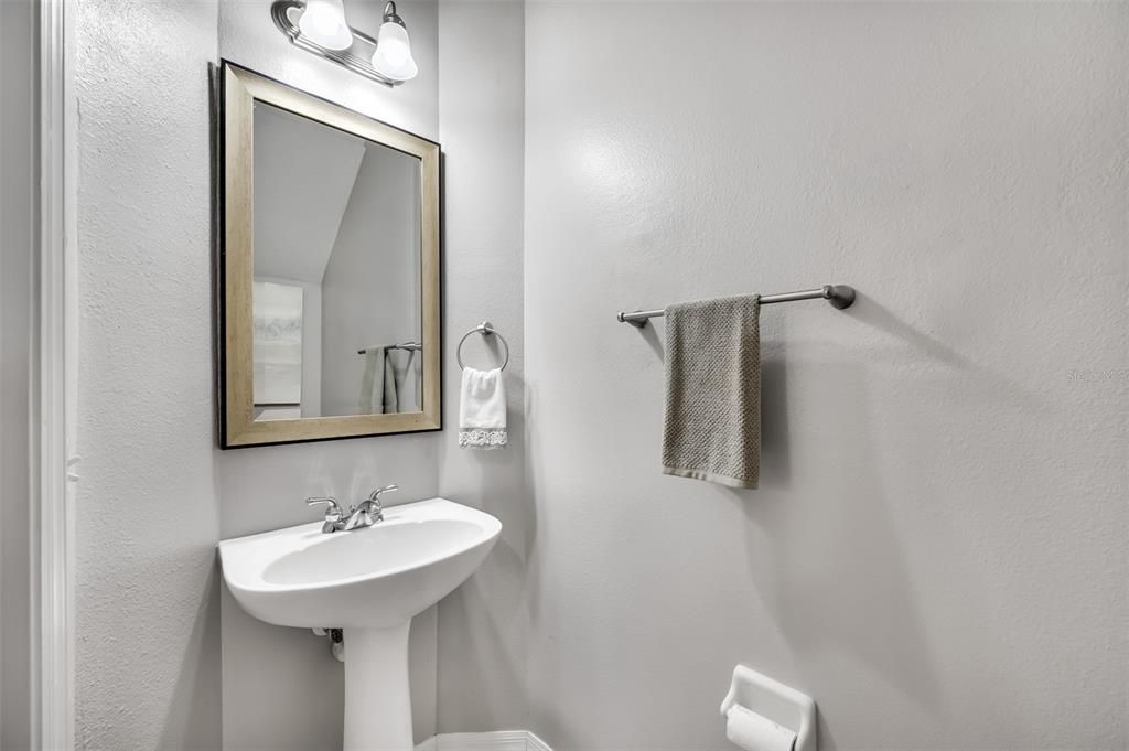 For Rent: $3,995 (3 beds, 2 baths, 1678 Square Feet)