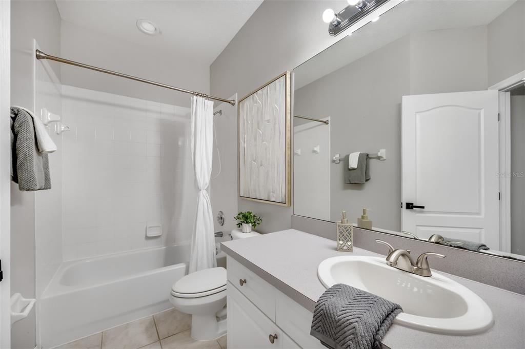 For Rent: $3,995 (3 beds, 2 baths, 1678 Square Feet)