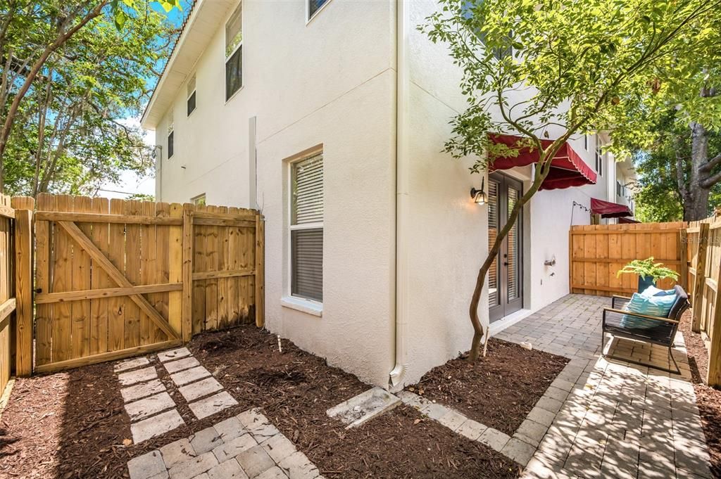 For Rent: $3,995 (3 beds, 2 baths, 1678 Square Feet)