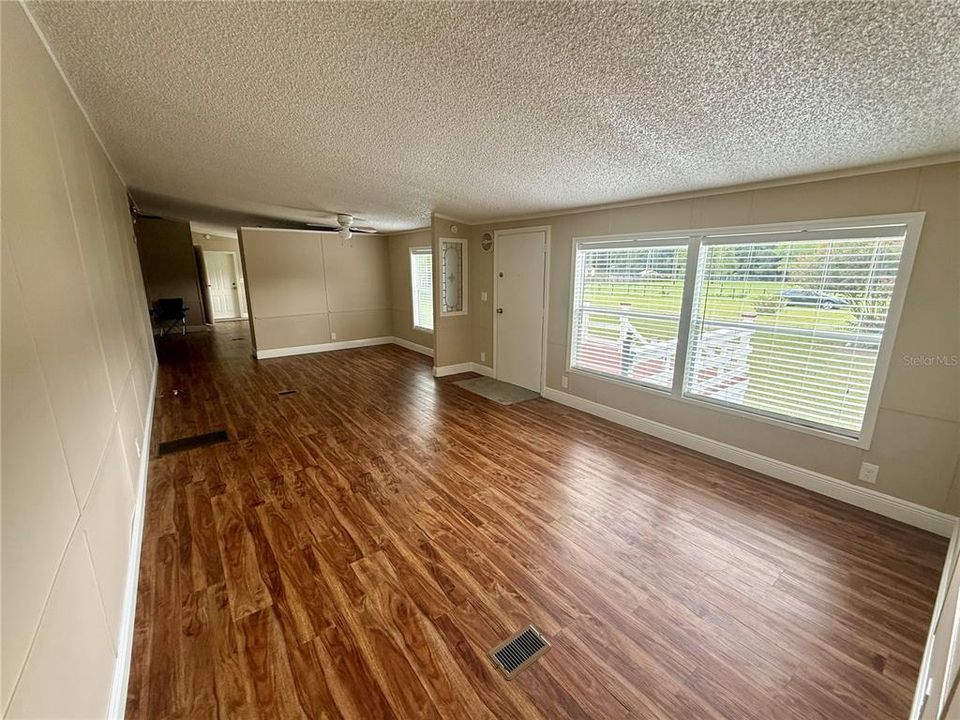 For Sale: $349,900 (3 beds, 2 baths, 1782 Square Feet)