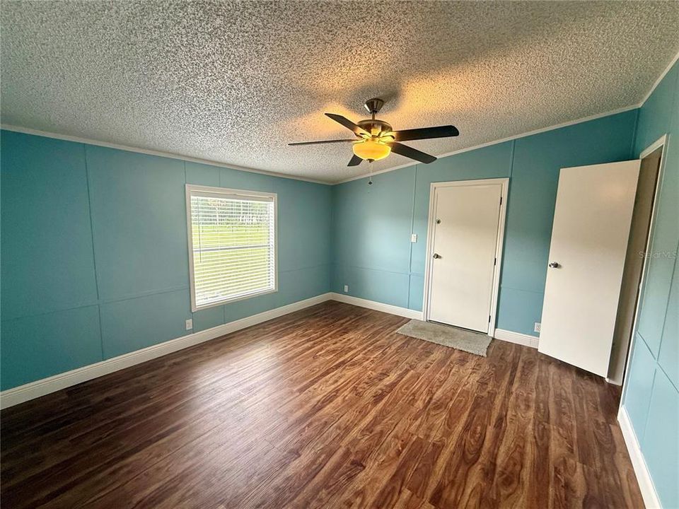 For Sale: $349,900 (3 beds, 2 baths, 1782 Square Feet)