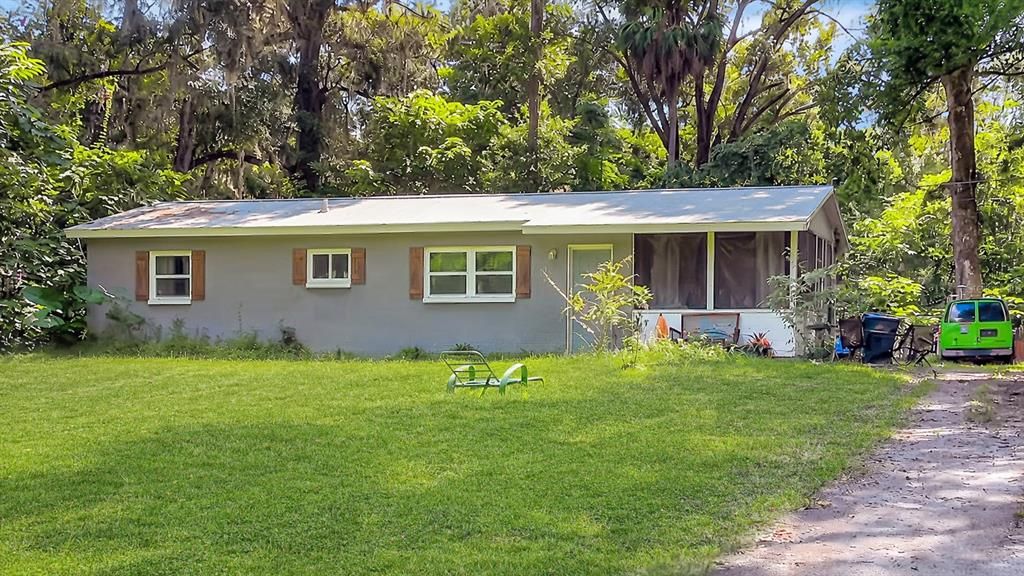 For Sale: $250,000 (3 beds, 1 baths, 858 Square Feet)