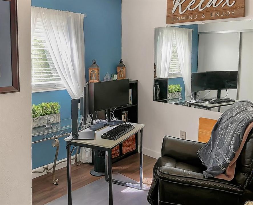 For Sale: $250,000 (3 beds, 1 baths, 858 Square Feet)