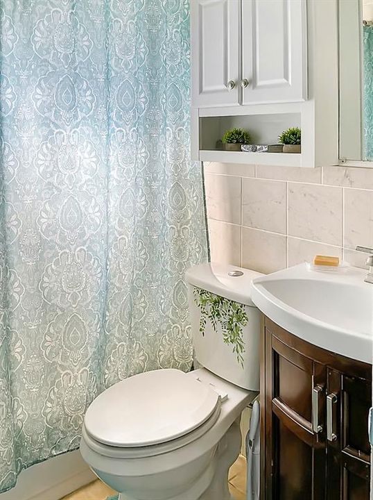 For Sale: $250,000 (3 beds, 1 baths, 858 Square Feet)