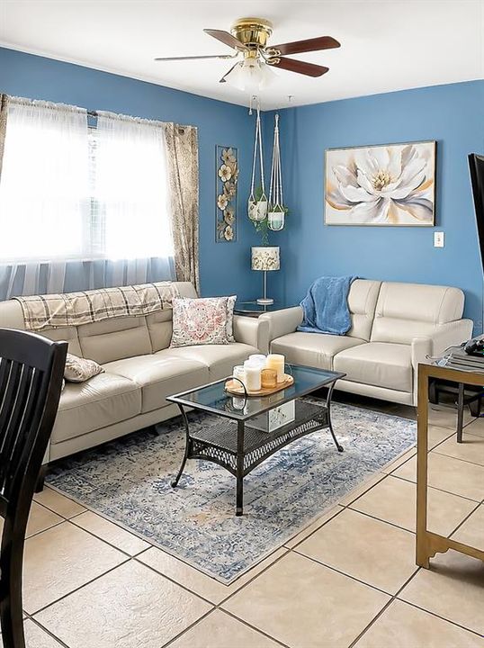 For Sale: $250,000 (3 beds, 1 baths, 858 Square Feet)