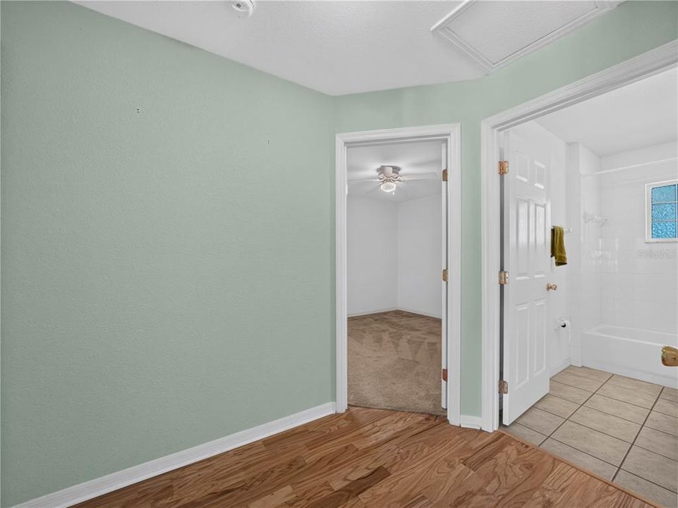 合同活跃: $329,900 (3 贝兹, 2 浴室, 1567 平方英尺)