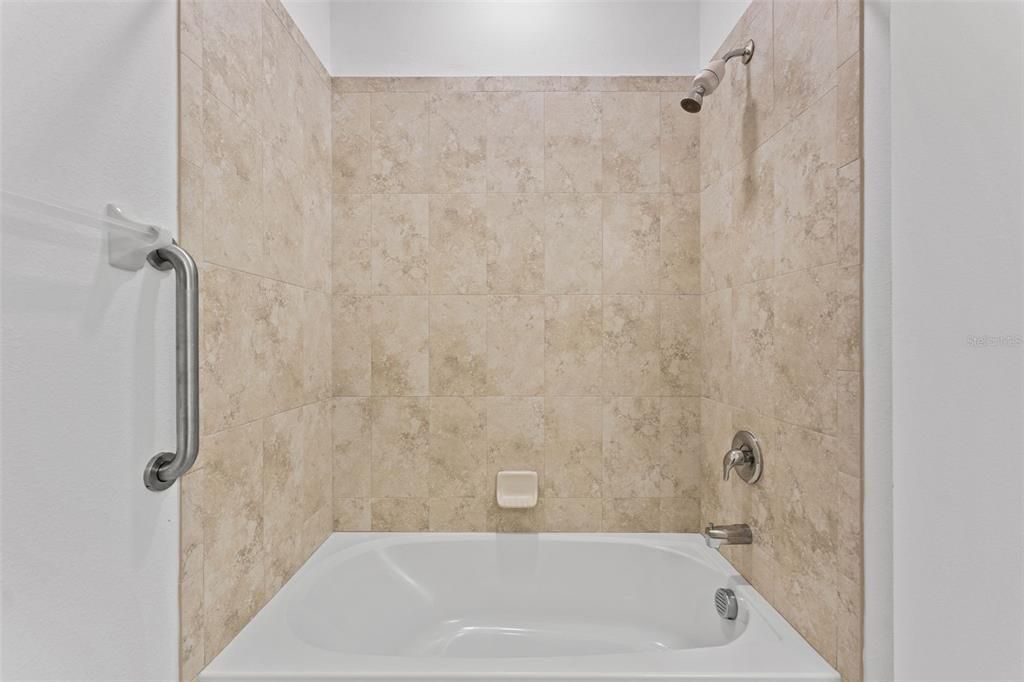 En Renta: $3,000 (4 camas, 3 baños, 2214 Pies cuadrados)