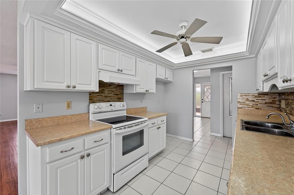 For Sale: $174,600 (2 beds, 2 baths, 1857 Square Feet)