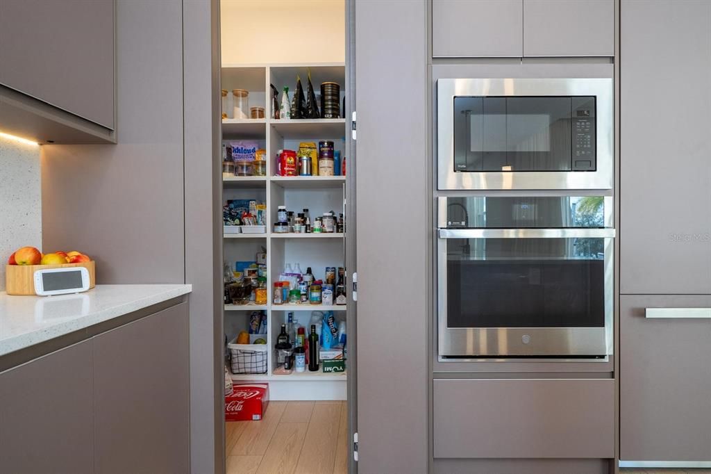 En Venta: $2,250,000 (5 camas, 5 baños, 4132 Pies cuadrados)