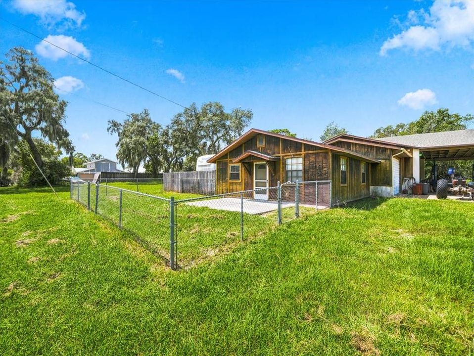 For Sale: $1,200 (1 beds, 1 baths, 576 Square Feet)