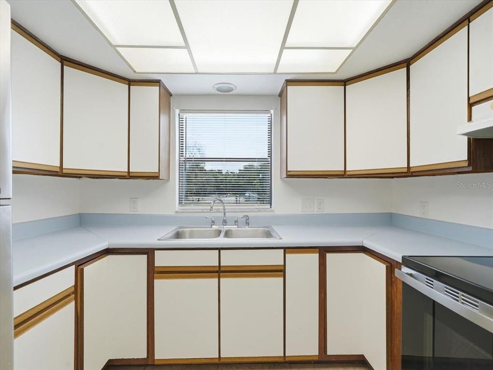 For Sale: $1,200 (1 beds, 1 baths, 576 Square Feet)