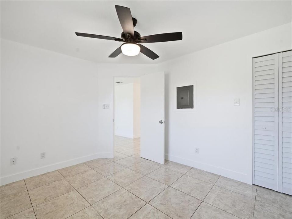 For Sale: $1,200 (1 beds, 1 baths, 576 Square Feet)