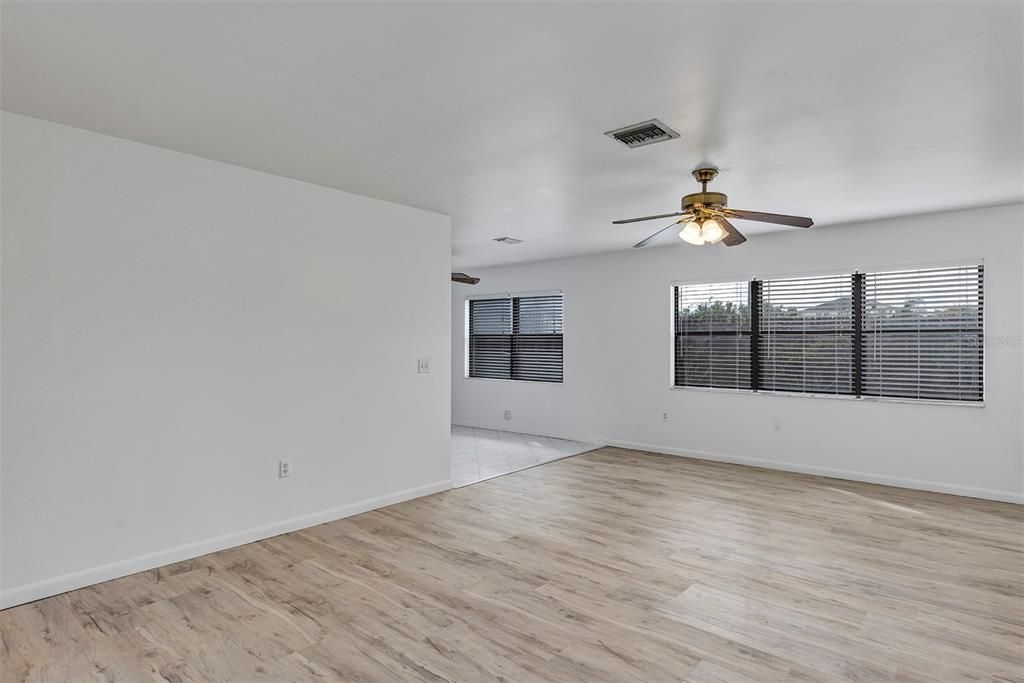 For Sale: $269,900 (2 beds, 2 baths, 1170 Square Feet)