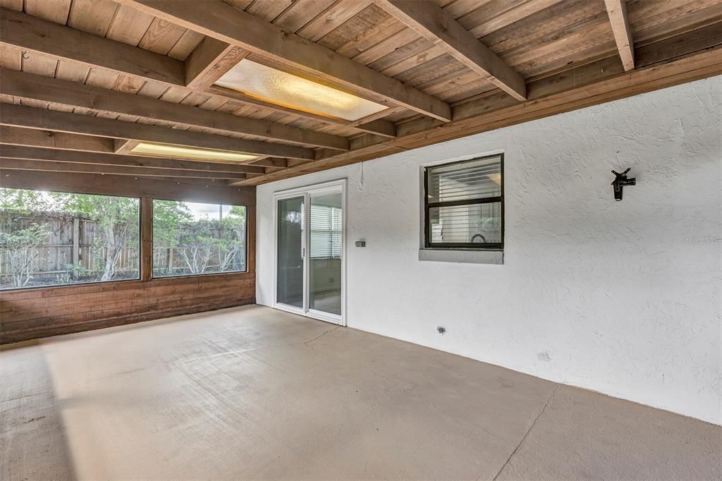 For Sale: $269,900 (2 beds, 2 baths, 1170 Square Feet)