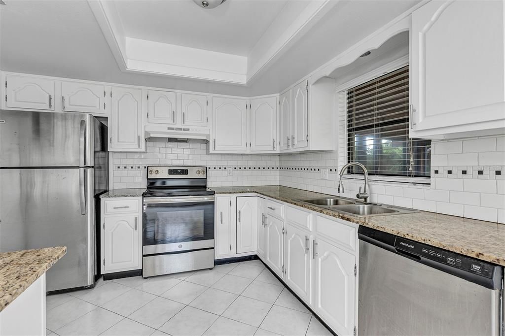 For Sale: $269,900 (2 beds, 2 baths, 1170 Square Feet)