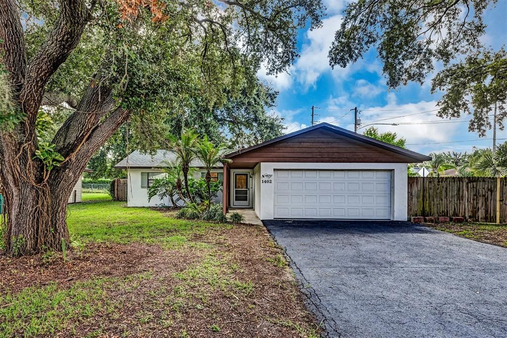 For Sale: $269,900 (2 beds, 2 baths, 1170 Square Feet)