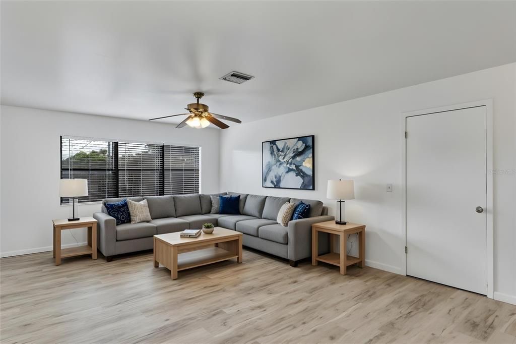 For Sale: $269,900 (2 beds, 2 baths, 1170 Square Feet)