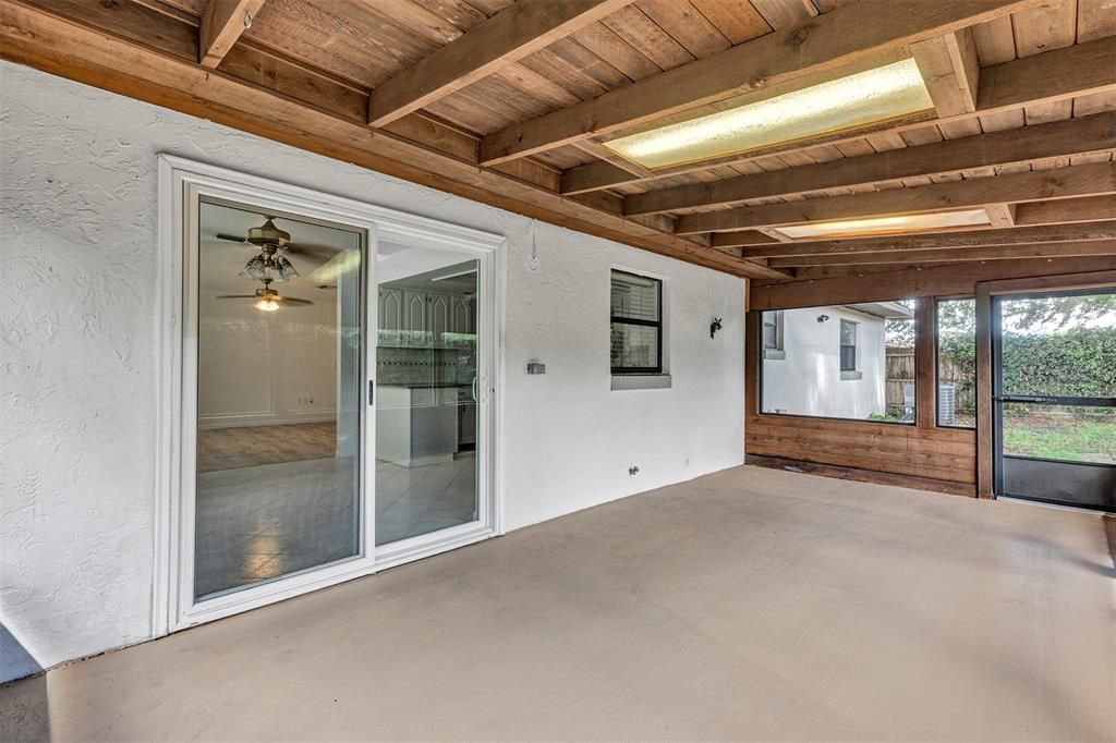 For Sale: $269,900 (2 beds, 2 baths, 1170 Square Feet)