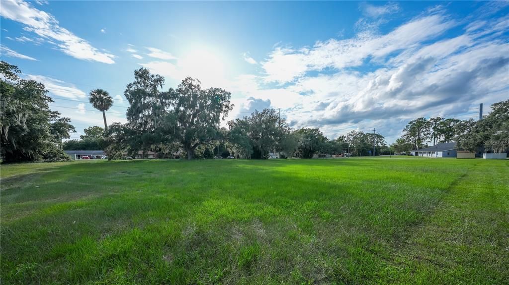 待售: $1,200,000 (4.10 acres)