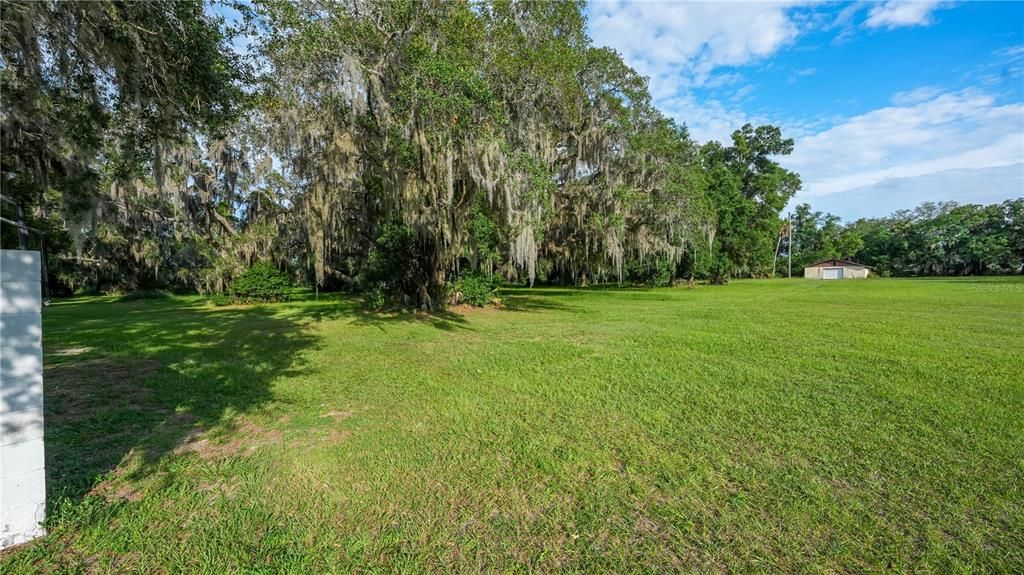 待售: $1,200,000 (4.10 acres)
