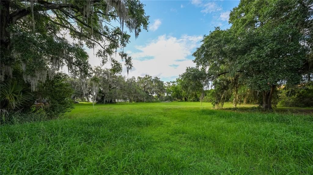 待售: $1,200,000 (4.10 acres)