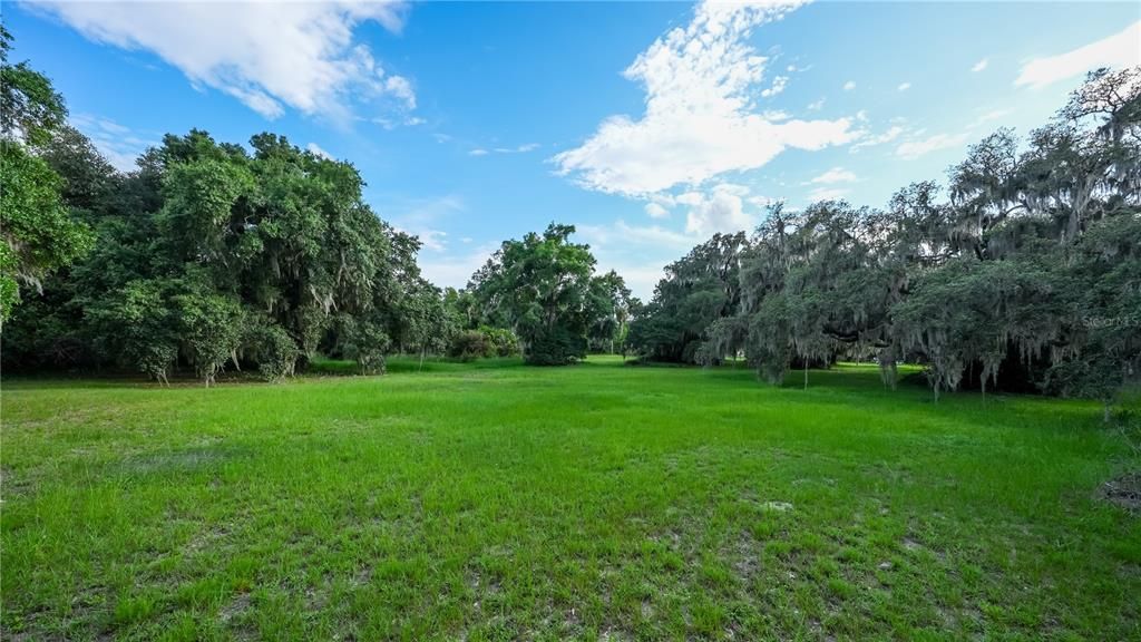 待售: $1,200,000 (4.10 acres)