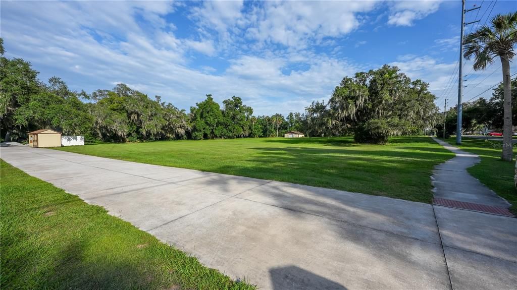 待售: $1,200,000 (4.10 acres)