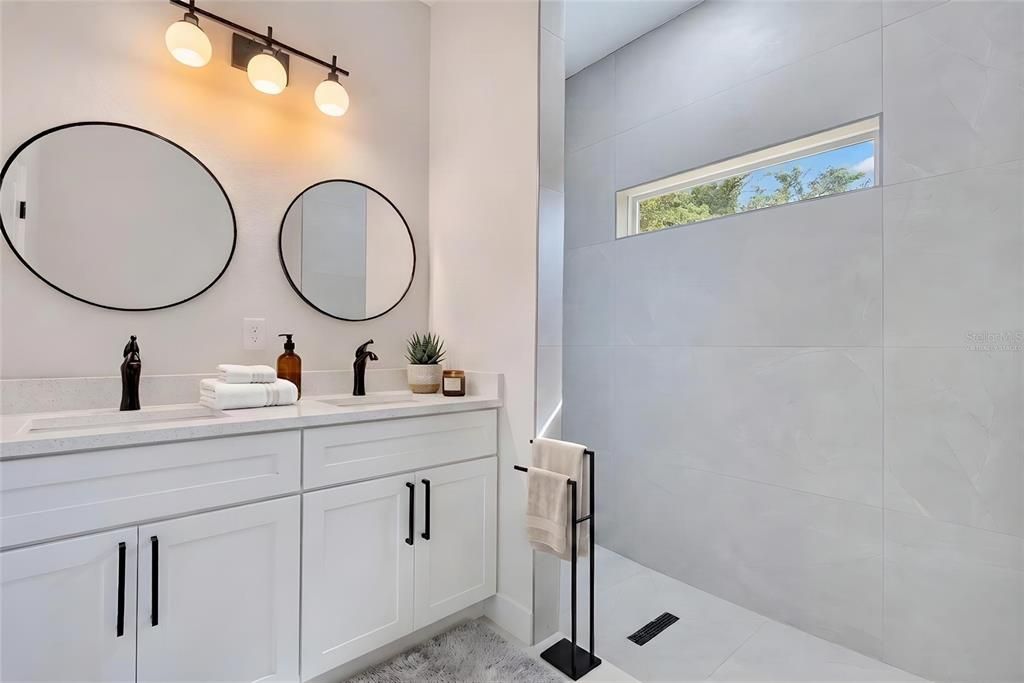На продажу: $415,000 (4 спален, 2 ванн, 1665 Квадратных фут)