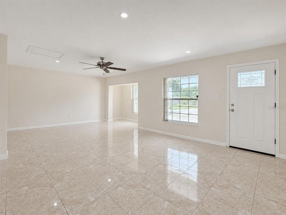 For Rent: $1,900 (3 beds, 1 baths, 1344 Square Feet)