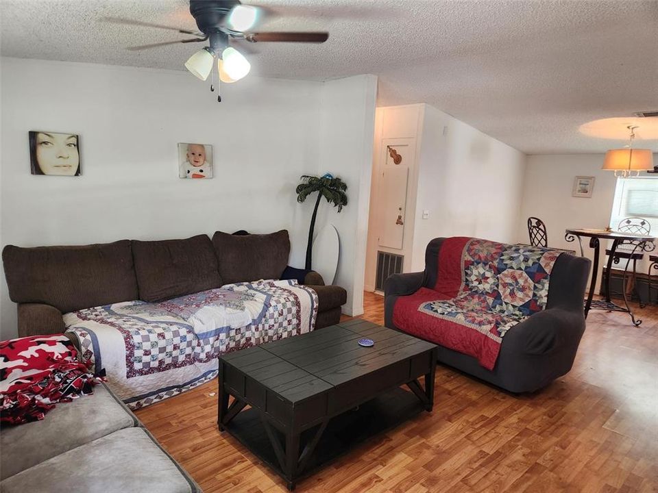 For Sale: $149,900 (3 beds, 2 baths, 1298 Square Feet)