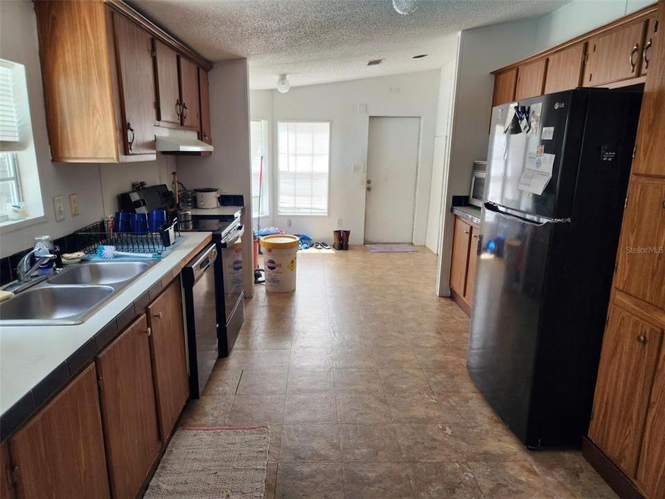 For Sale: $149,900 (3 beds, 2 baths, 1298 Square Feet)