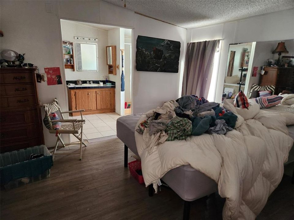 For Sale: $149,900 (3 beds, 2 baths, 1298 Square Feet)