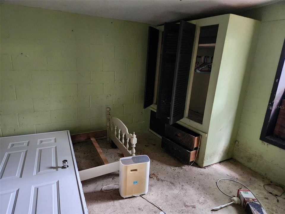 For Sale: $149,900 (3 beds, 2 baths, 1298 Square Feet)