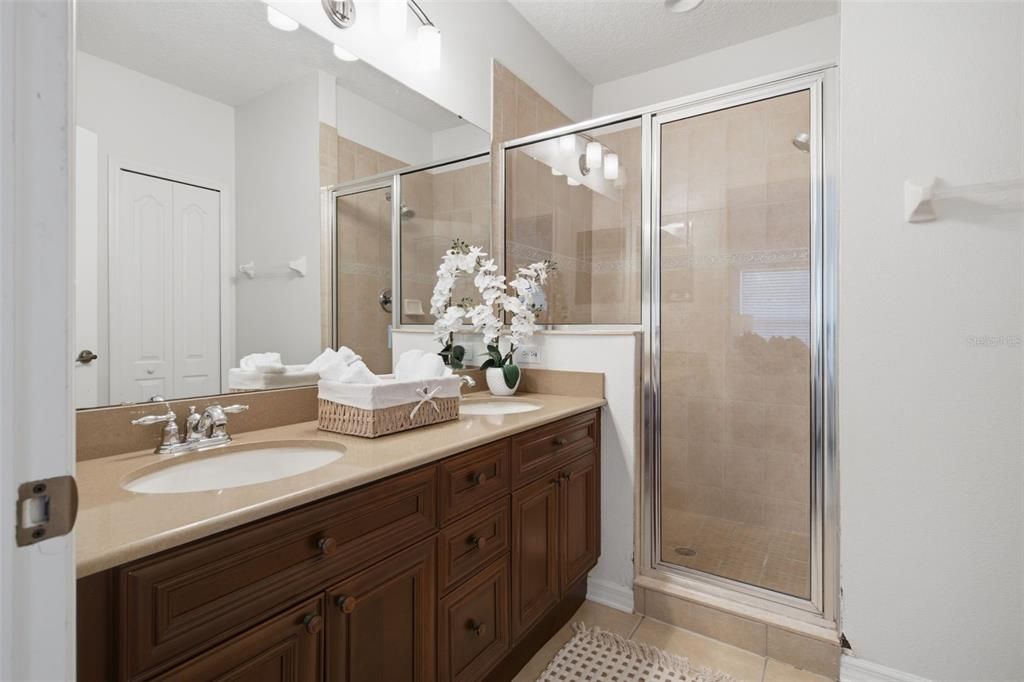 For Sale: $299,000 (3 beds, 2 baths, 1465 Square Feet)