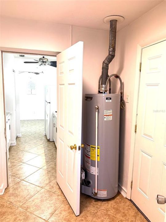 For Sale: $249,450 (3 beds, 1 baths, 1000 Square Feet)